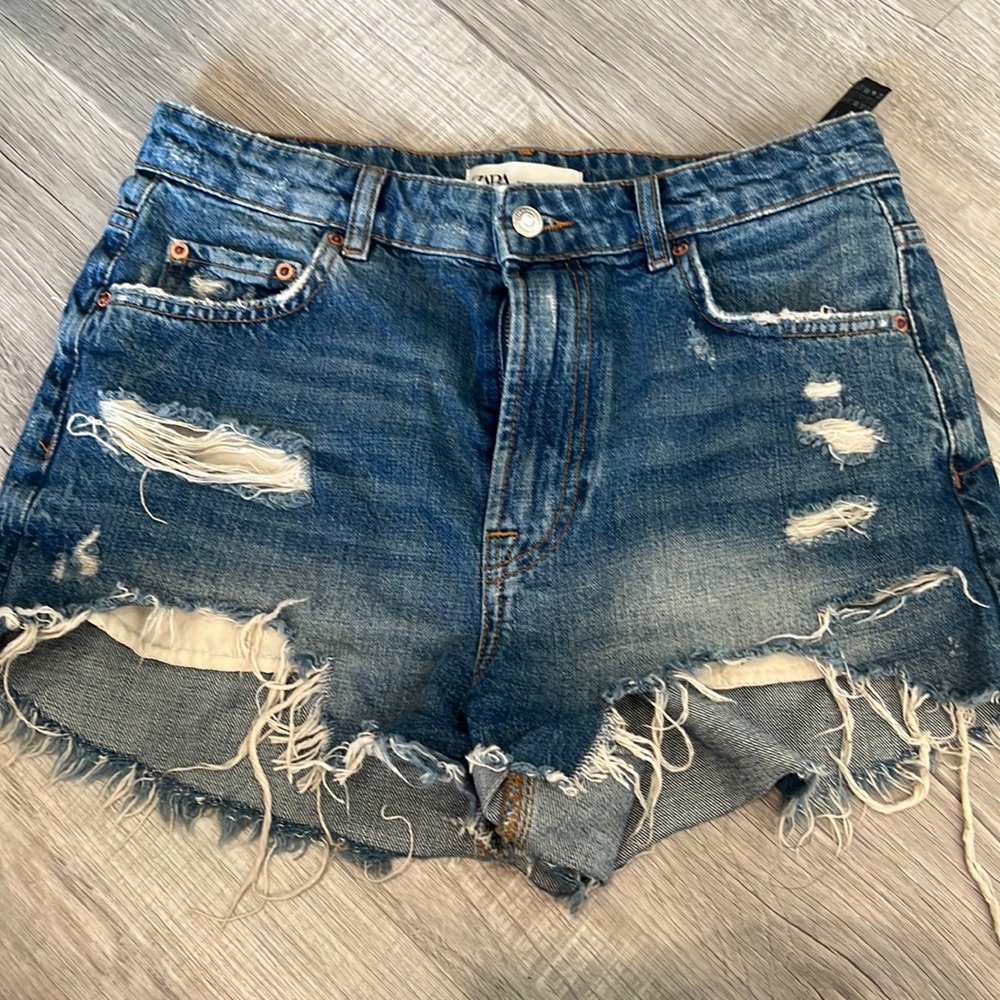 Zara short high waisted size 6
